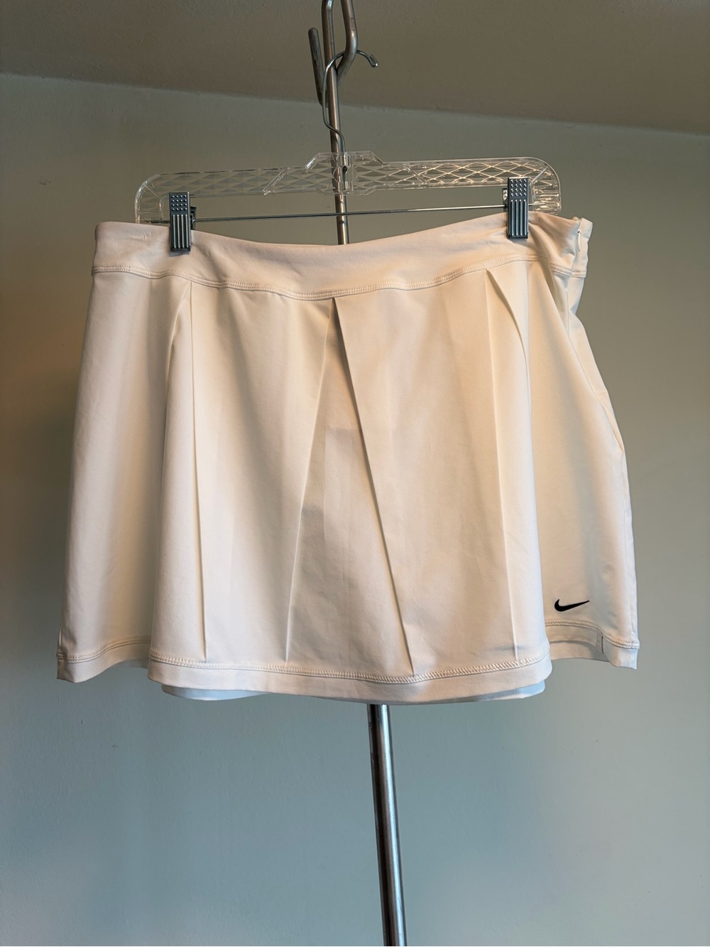 NWT Nike Women’s White Tennis Skirt with Pleated Front Size 12